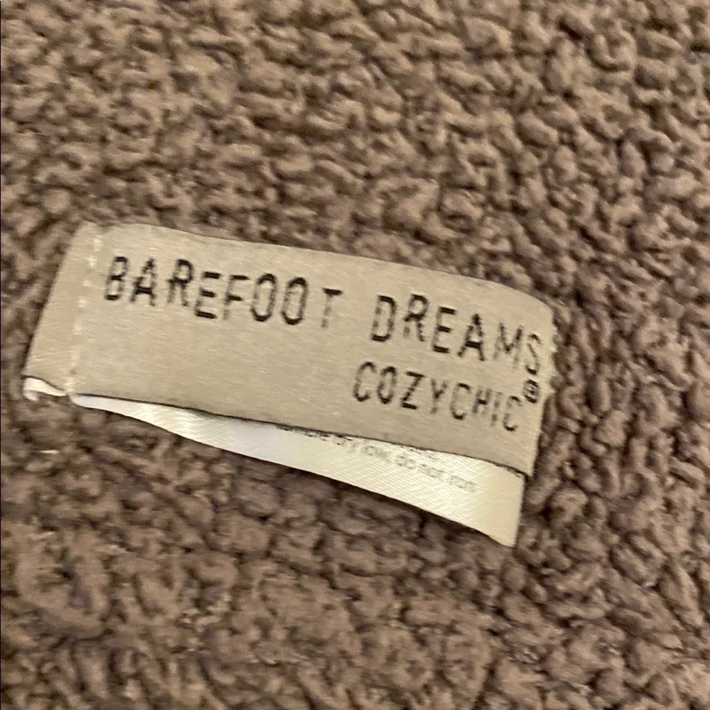 BAREFOOT DREAMS COZYCHIC Cozy Brown Blanket with White Trim 46”62”